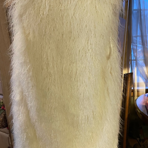 NWT: White Mongolian Faux Fur Vest - Picture 3 of 4